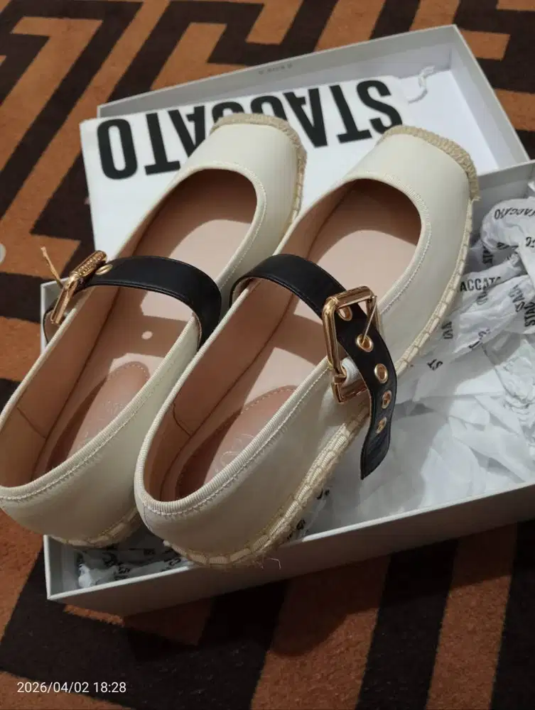 Sepatu beliin edisi salah size