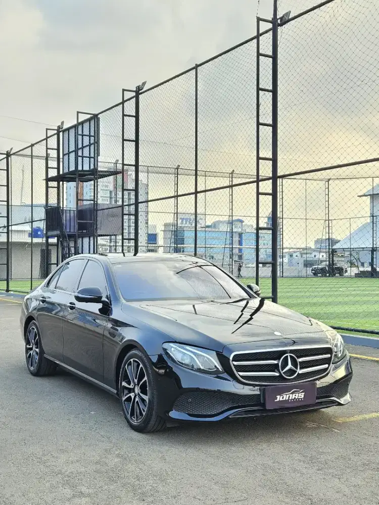Mercedes-Benz E300 Black on Brown