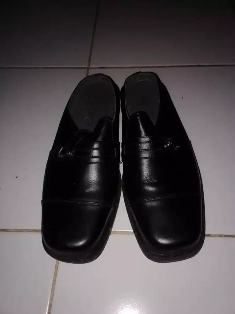 Sepatu branded, second