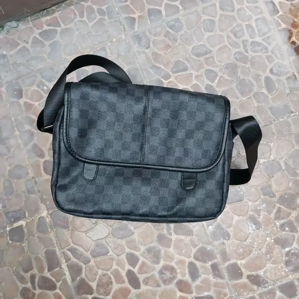 Tas selempang lokal. Good kondisi 100%.