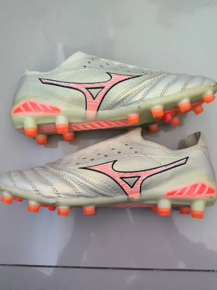 Sepatu bola Mizuno Morelia neo 3 lite