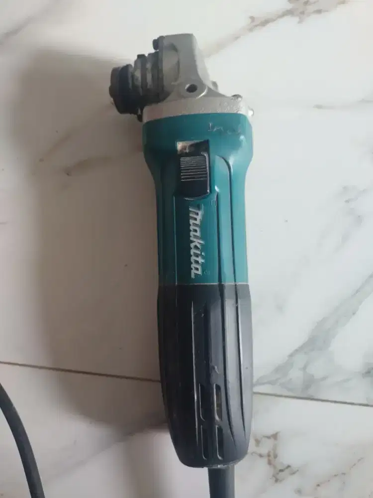Gerinda Makita GA 4030