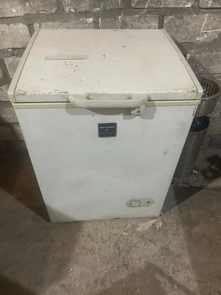 Kulkas freser bok 100 liter merk sharp normal