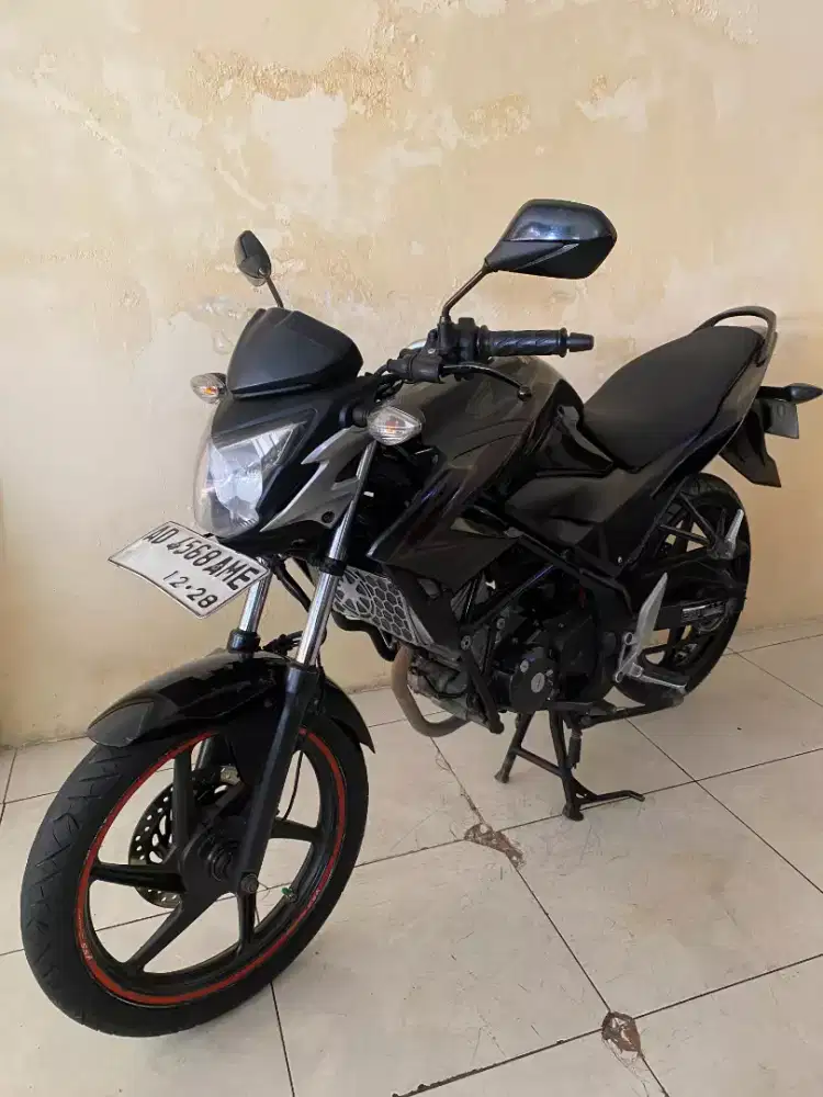 Honda cb150r 2013