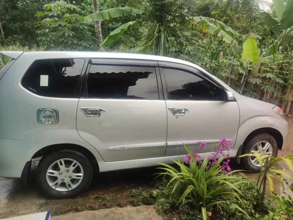 Mobil xenia Xi 2011