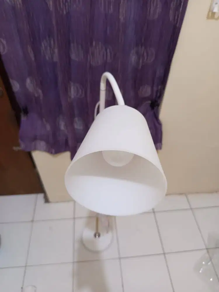 LAMPU LANTAI RUANG TAMU AESTHETIC