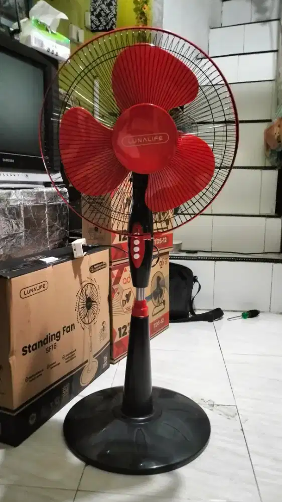 Kipas angin berdiri Lunalife