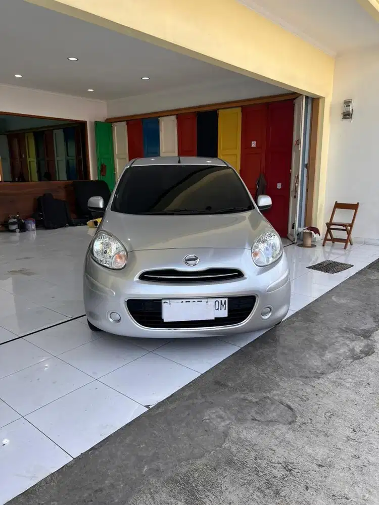 NISSAN MARCH (super antik)