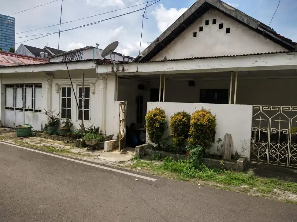 Rumah Hook Strategis di Pusat Kota Dekat Tol
