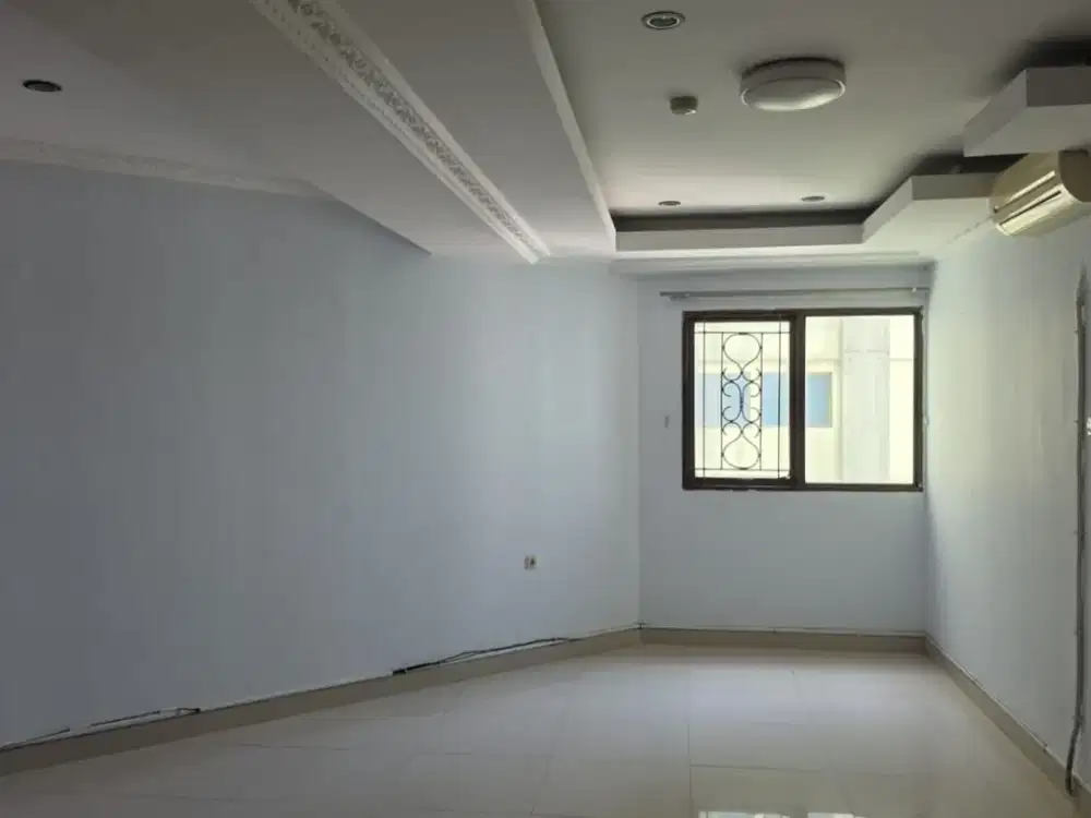 View Tinggi & Harga 900 Jt! 3BR Semi Furnished Apartemen Kondominium Rajawali Jakarta Pusat