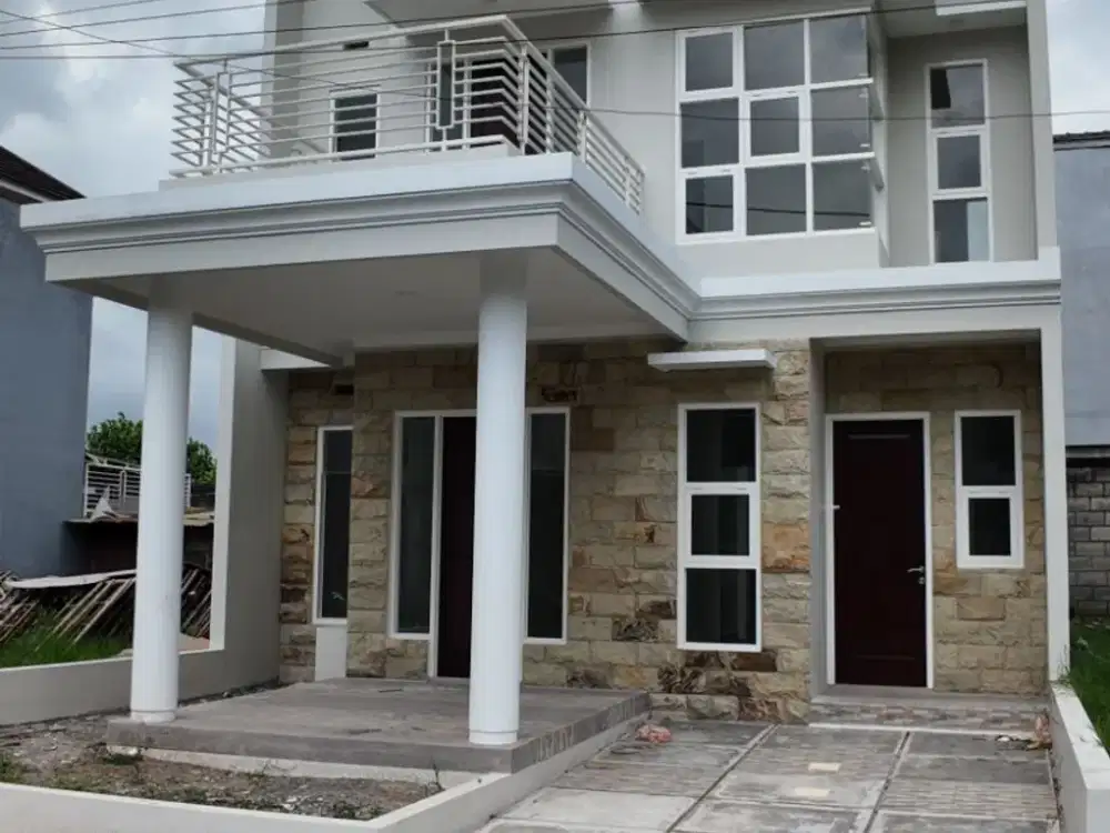 RUMAH 2 LANTAI LOKASI 1 MENIT DARI MUSEUM SATWA KOTA BATU