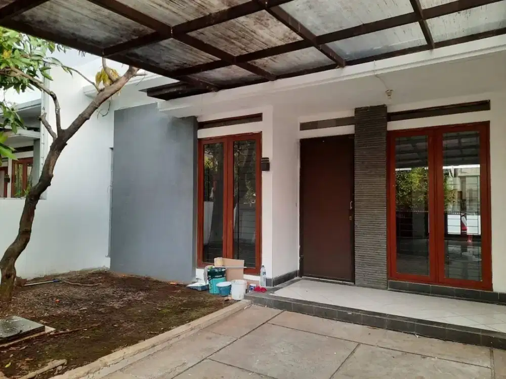 Lingkungan Asri & Tenang! Rumah Siap Huni One Gate System di Batununggal