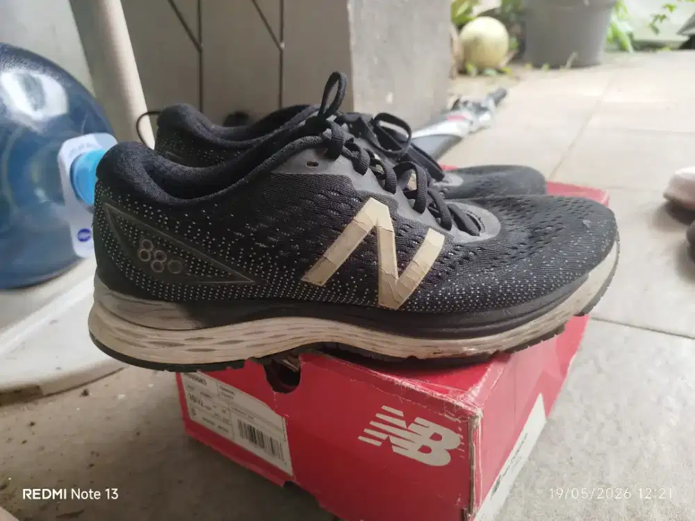 Sepatu New Balance 880