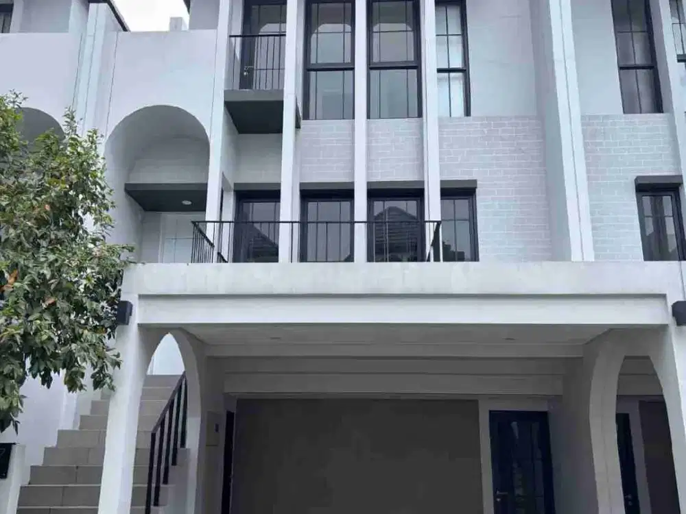 DISEWAKAN RUMAH 3 LANTAI SEMI FURNISHED DI AETHER GREENWICH BSD