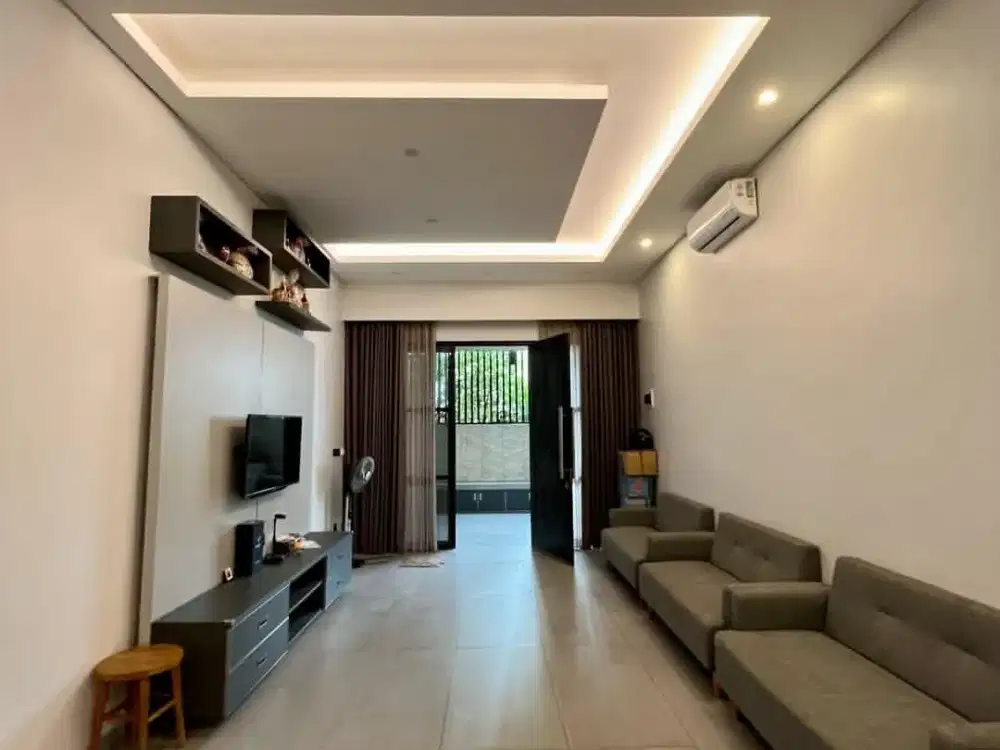 Dijual Cepat Rumah 3 Lantai Furnished di Taman Kencana Cengkareng Jakarta Barat