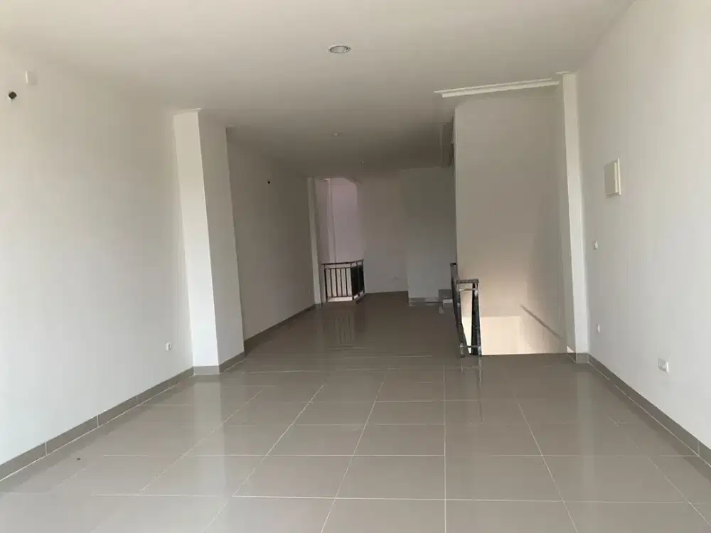 RUKO BOSTON PIK 2 3 LANTAI UKRN 4,5 X 15 COCOK UNTUK BERBAGAI USAHA