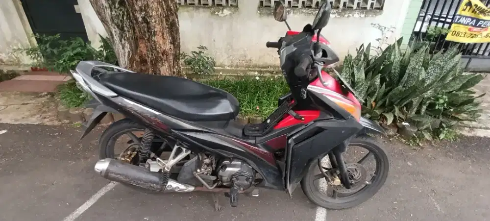 Honda Blade merah 2013 bukan repsol