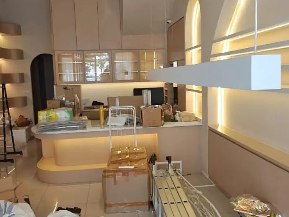 RUKO LA RIVIERA PIK 2 BEKAS USAHA 3 LANTAI HARGA MENARIK