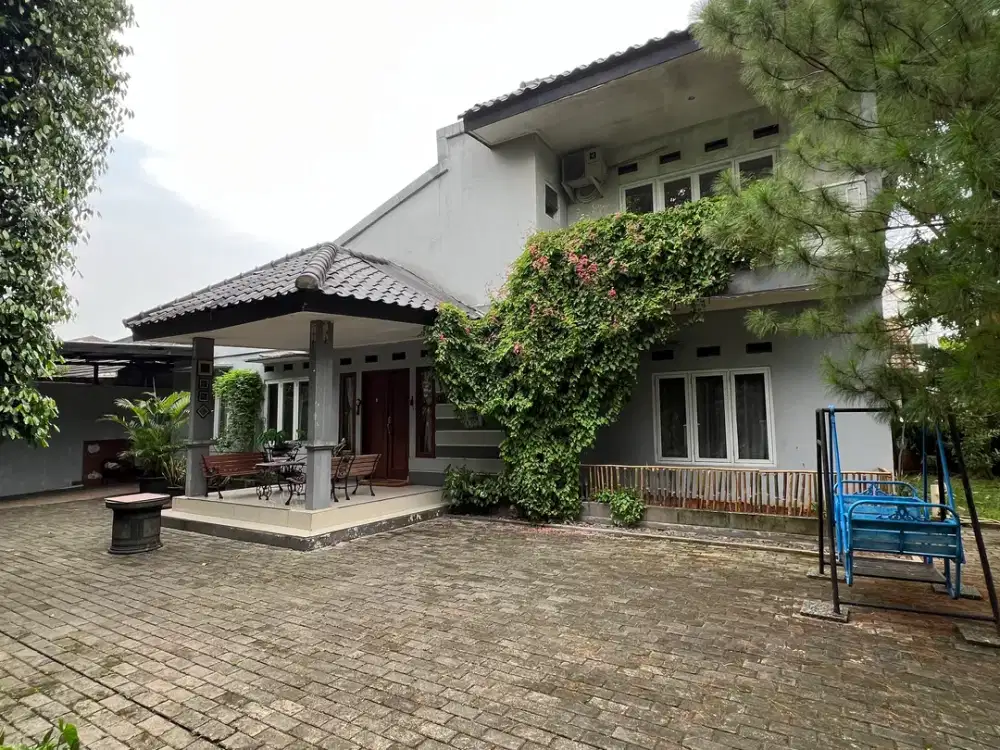 Rumah Sudut Luas, Nyaman,  pemandangan pepohonan,  Jarang ada, Nusa Loka, BSD