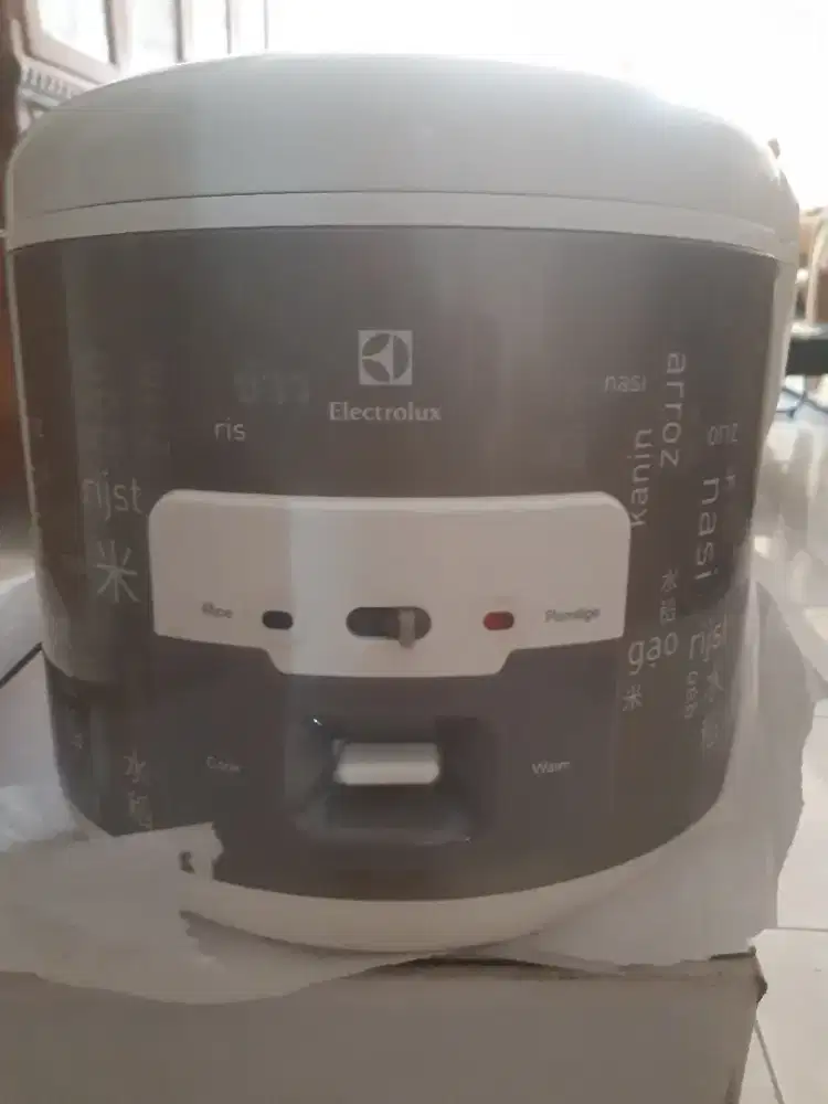 Magic com rice cooker electrolux ERC 2201