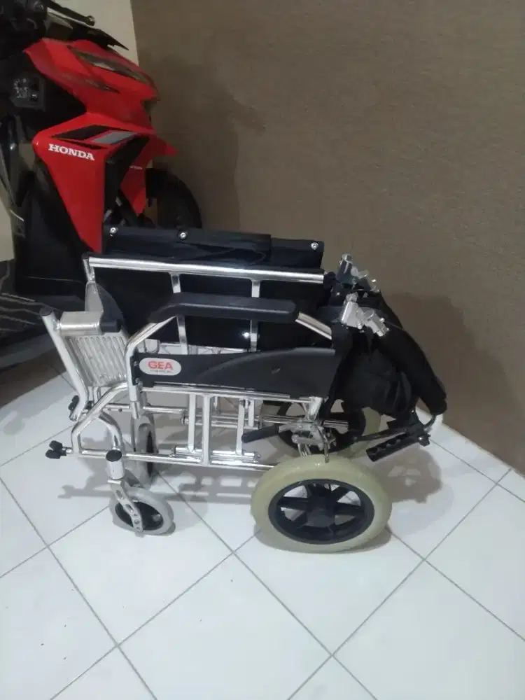 kursi roda like new GEA