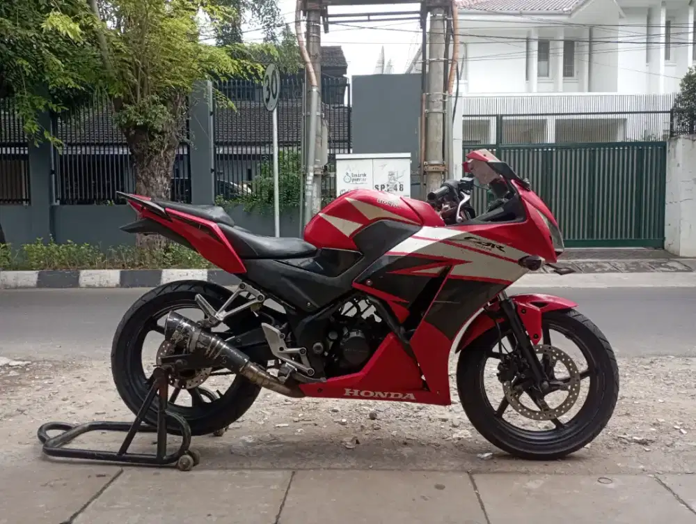 Honda CBR 150R 2015 ORI mulus Murmer