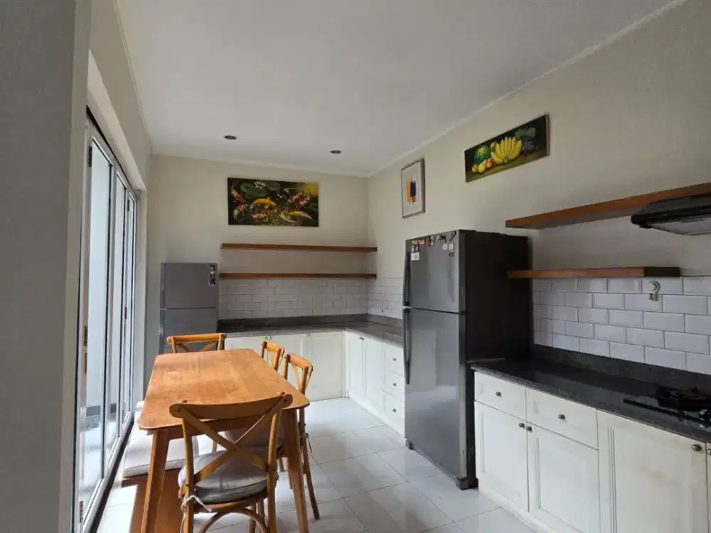 Rumah 2 Lantai 4+1 Kamar Furnished Siap Huni di Foresta