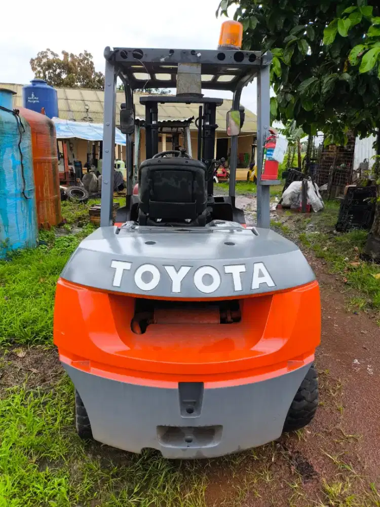 Forklift TOYOTA 3.5 Ton 2011