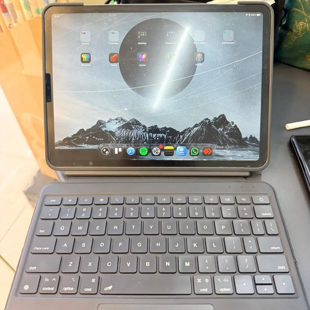 Apple ipad m1 bonus keyboard