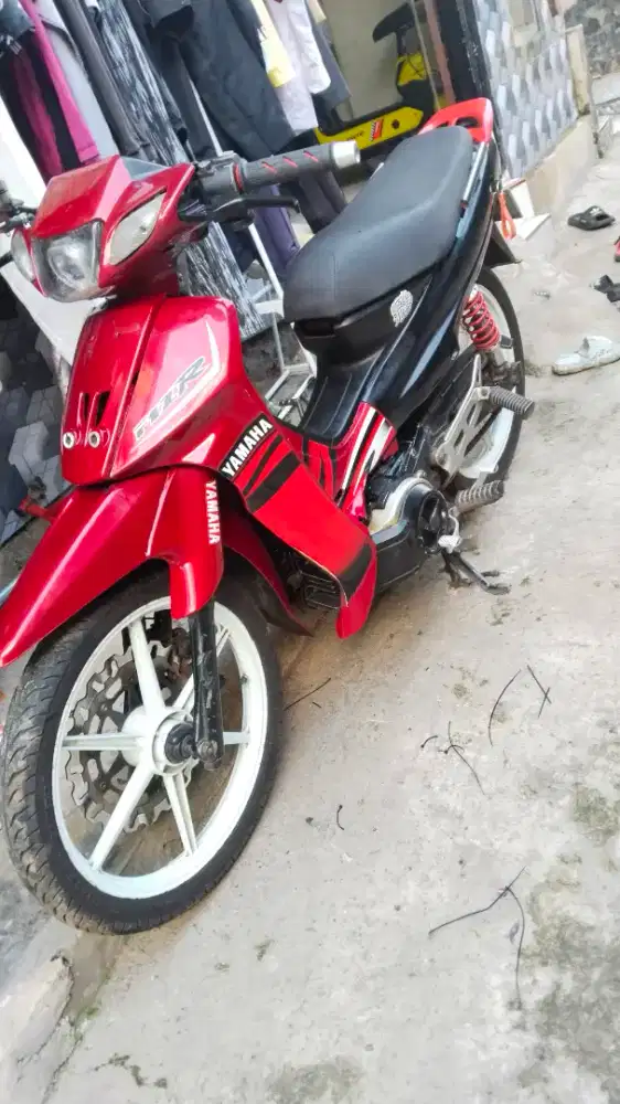 Yamaha fizr 110 tahu 20002 warna merah