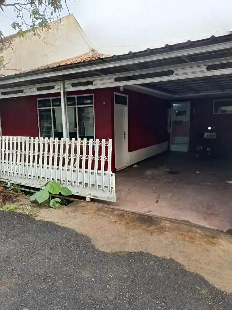 Di kontrakan satu unit rumah