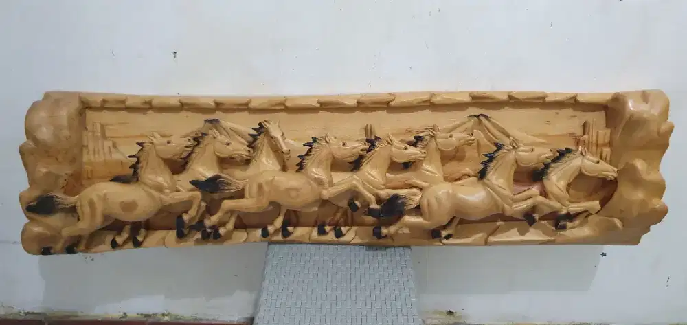 Ukiran kuda dari kayu