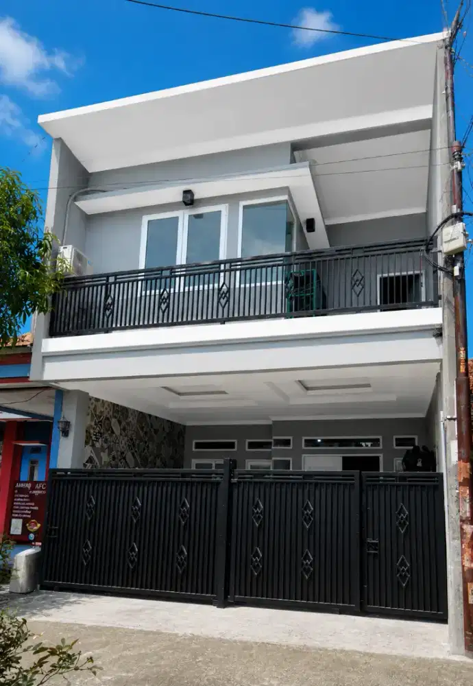 Rumah 3 Lantai Sayap TKI