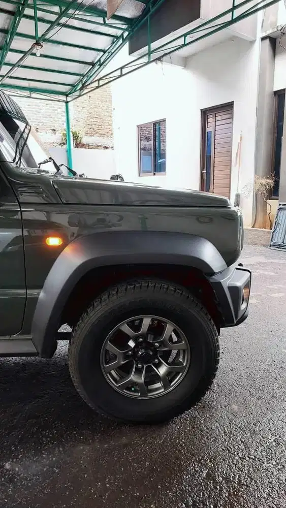 DP35JT Suzuki 4x4 JIMNY AT 3 Doors AT 2022 Istimewa