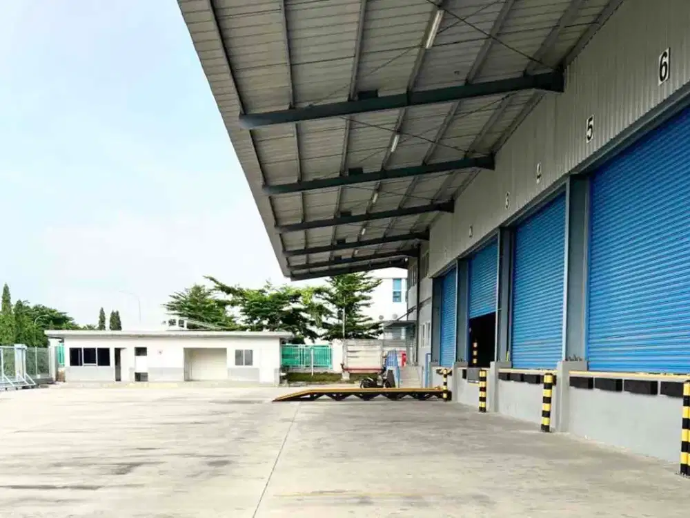 Di sewa gudang luas bangunan 5.000 m2 luas lahan 9.000 m2 ada loading dock dan hydrant dalam kawasan industri MM2100 Cibitung cikarang Bekasi jawa barat