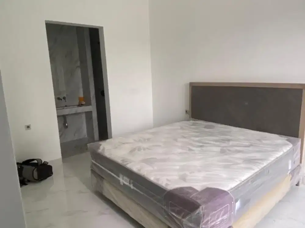RUMAH CANTIK LANTAI 2 DESAIN MODERN MEWAH DEKAT JALAN UTAMA GODEAN