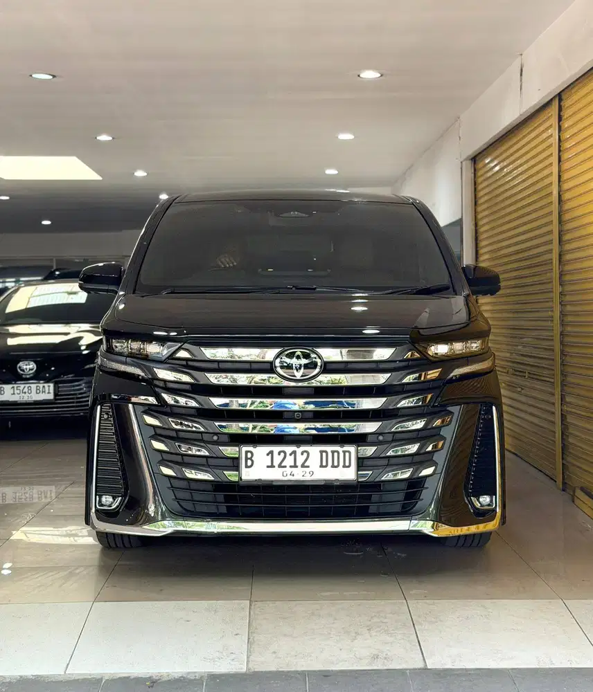 Toyota Vellfire 2.5 Hybrid VIP Lounge 2024 April Hitam Vieta Motor