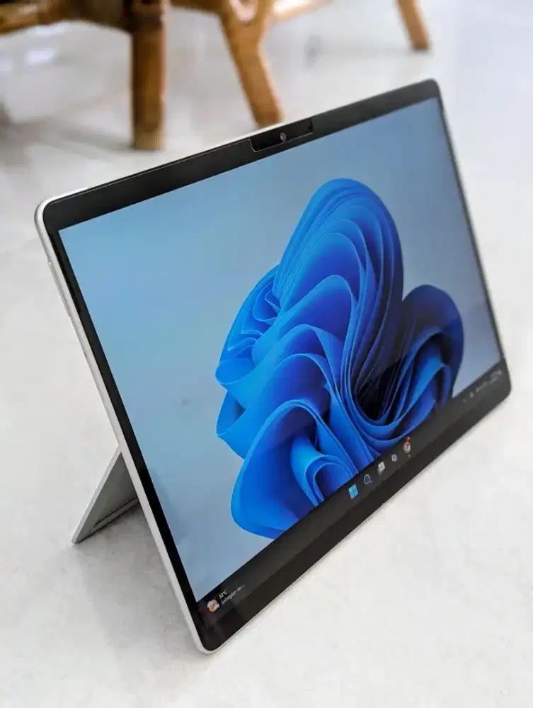 Microsoft Surface Pro 8 [Intel Core i5 RAM 8GB SSD 128GB] Platinum