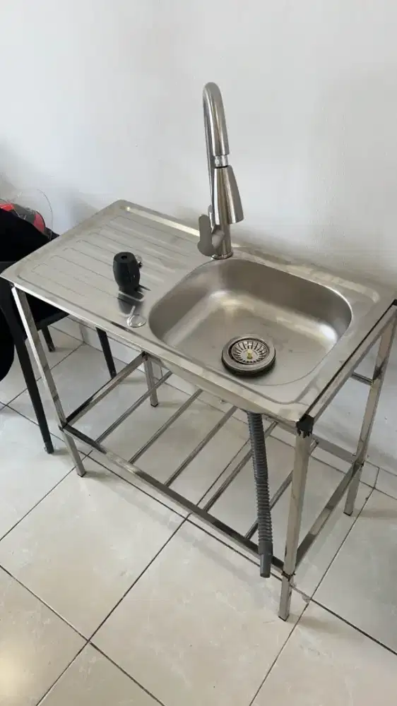 selamat siang, ada yang bisa buat saluran air untuk wastafel ini