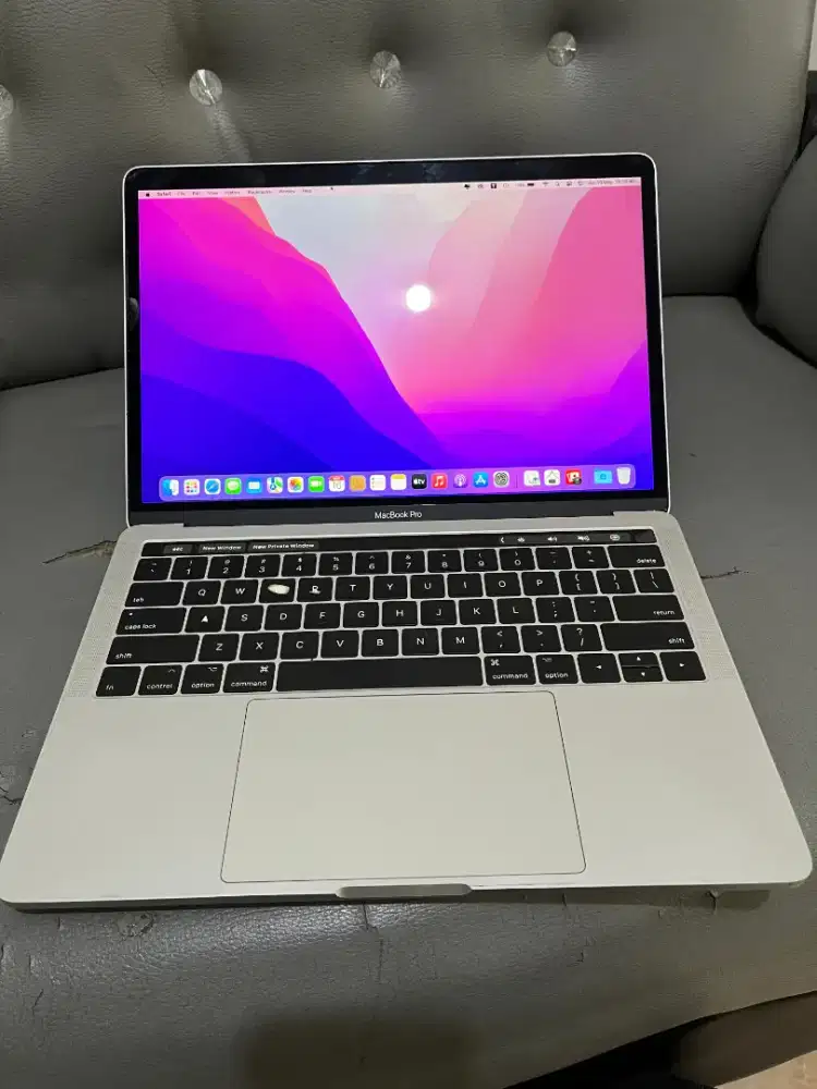 Macbook Pro 2017 Touchbar Core i5 Ram 16/512