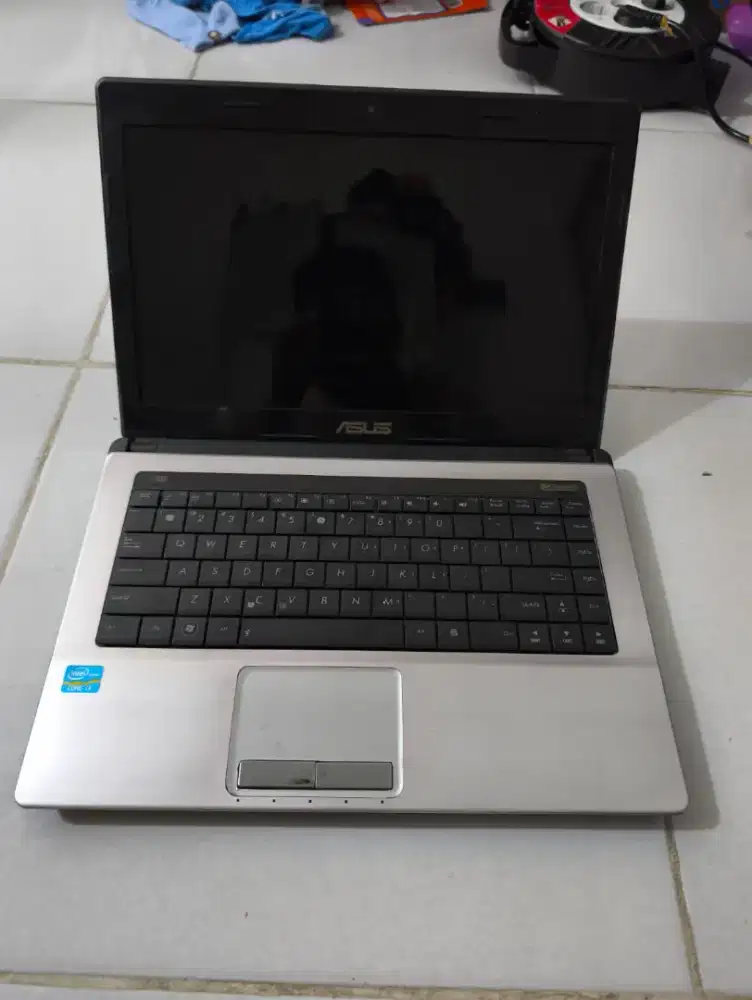 Asus A43 core i3 ram 4gb 320gb tinggal pakai