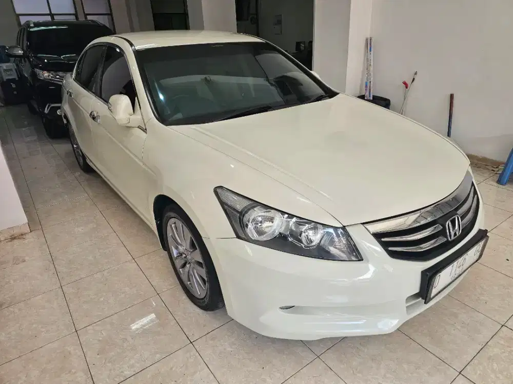Honda Accord 2.4 VTIL at 2012 putih, km 94rb, service recore honda