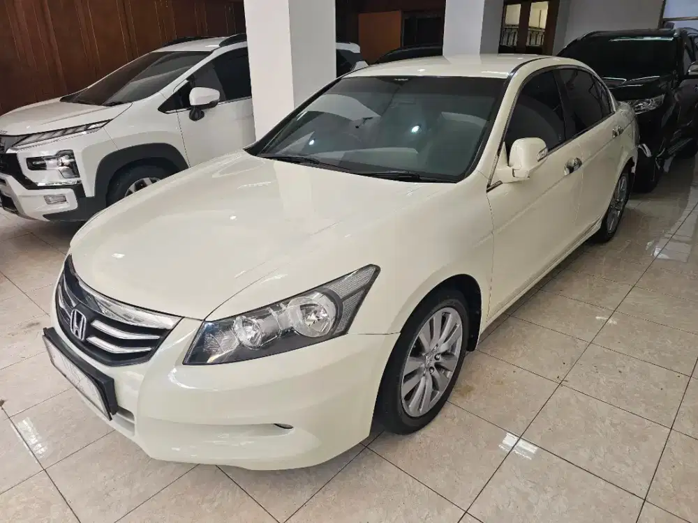 Honda Accord 2.4 VTIL at 2012 putih, km 94rb, service recore honda