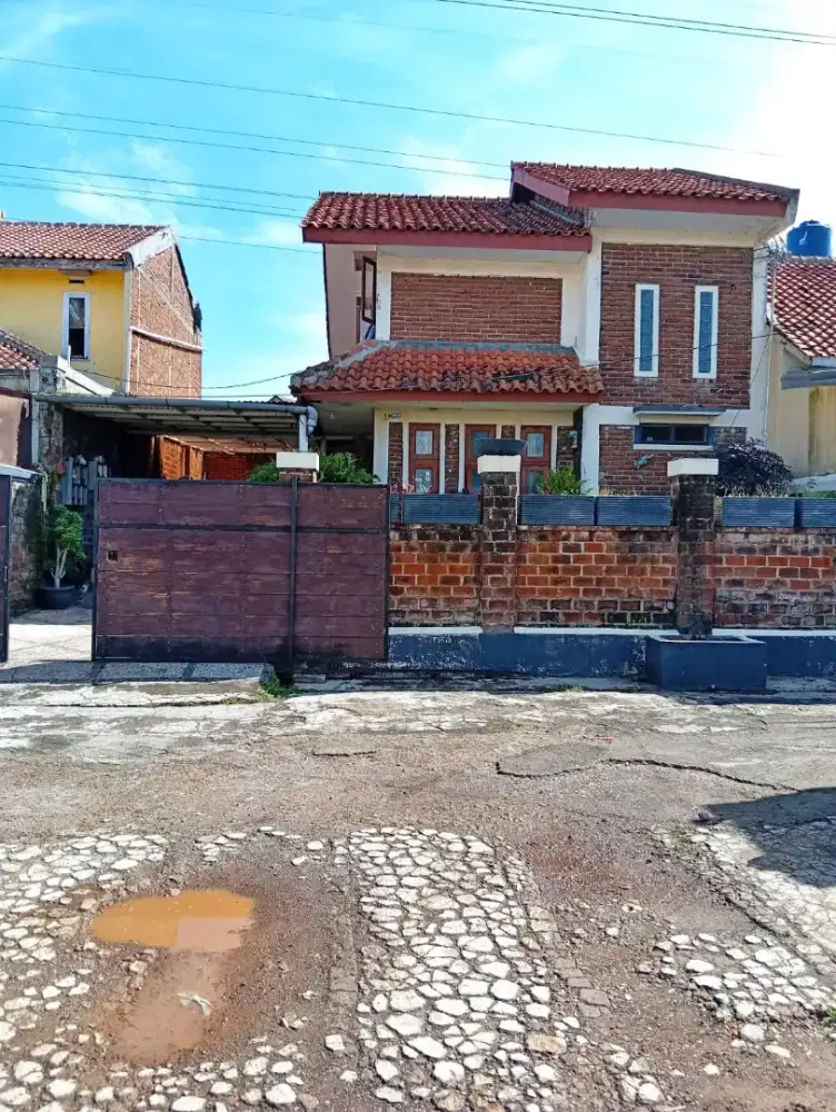 Di Jual cepat rumah 2 lantai