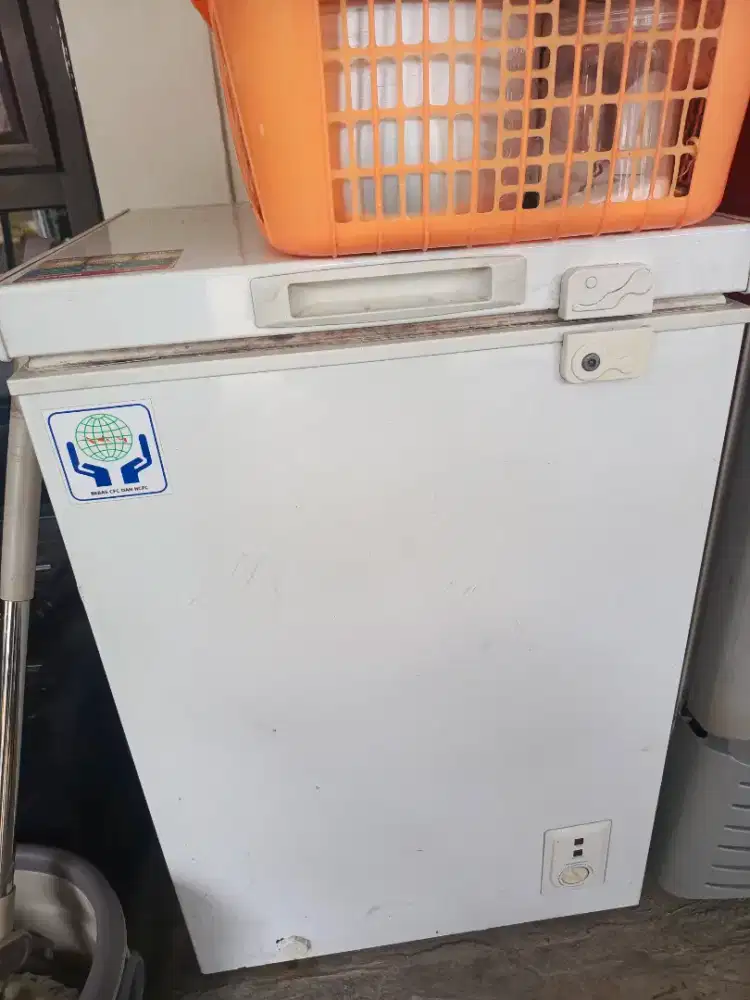 Freezer bekas merek polytron