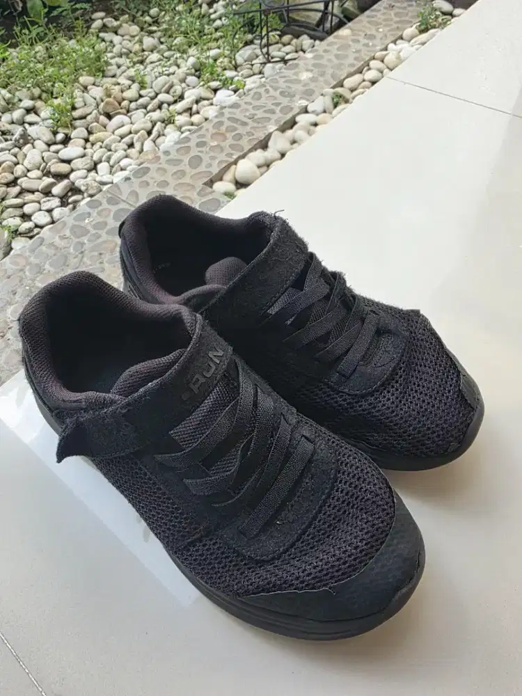 Sepatu sekolah schecher