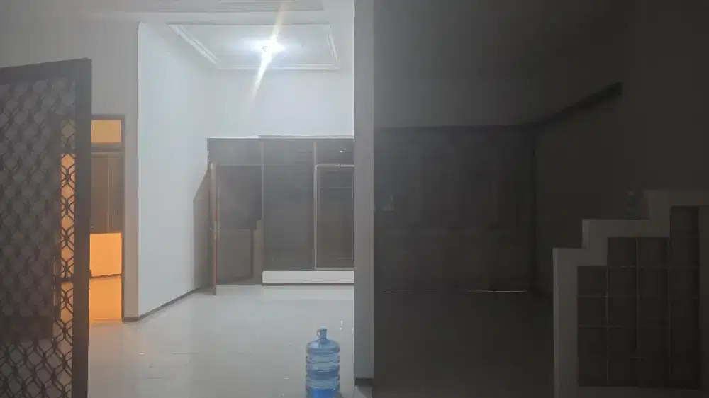 Sewa rumah 2 lantai wisma permai surabaya murah