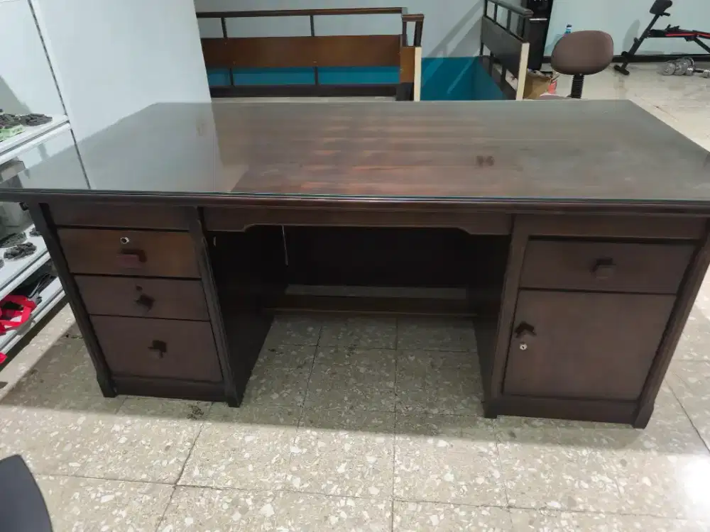 Meja Jati Direktur untuk kantor duco