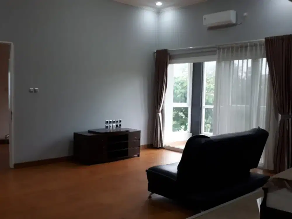 Disewakan Rumah Mewah Cluster Ellysium Lippo Cikarang