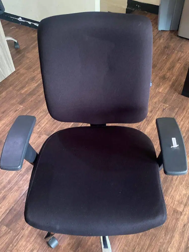 Kursi Kantor Nyaman dan Ergonomis